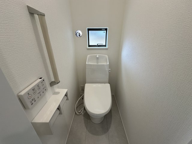 神戸市垂水区乙木新築戸建のトイレ