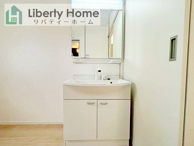 つくば市高見原第17　新築戸建　2号棟の独立洗面台