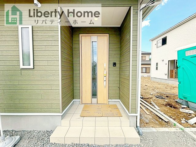 つくば市高見原第17　新築戸建　2号棟のエントランス