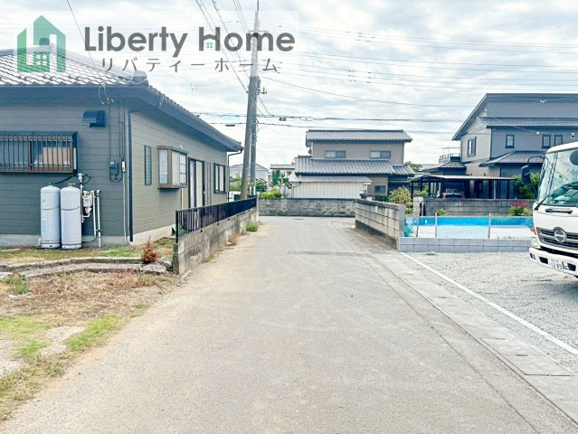 つくば市高見原第17　新築戸建　2号棟の前面道路含む現地写真