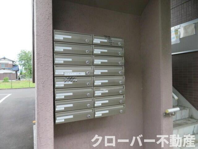 サンライズマンションのエントランス|郵便ポスト