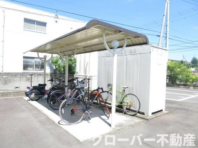 サンライズマンションのその他共用部分|屋根付き駐輪場があります