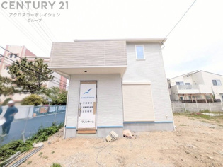 ママ目線の家事動線と収納を考えたマリンホーム施工の家。小学校が目の前と通学が大変便利で親御さんも安心の住立地です。