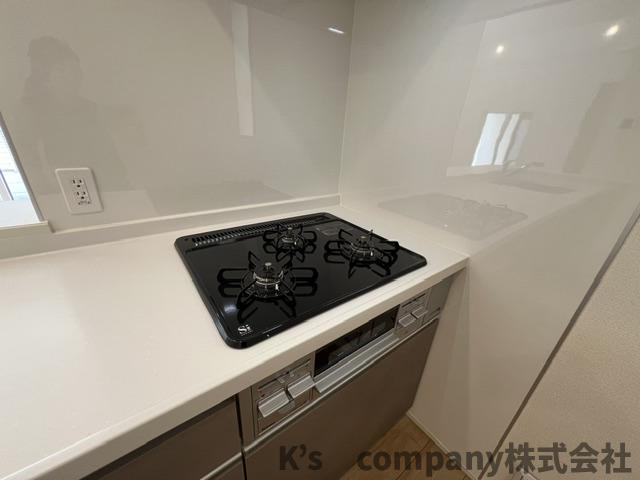 ◎茅ヶ崎市堤　新築戸建のキッチン|同時進行ができる3口コンロ♪