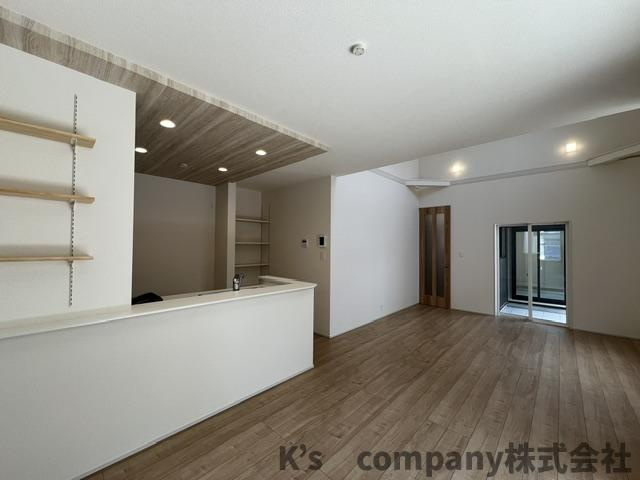 ◎茅ヶ崎市堤　新築戸建の居間・リビング|白で統一されたリビングルーム◇◇