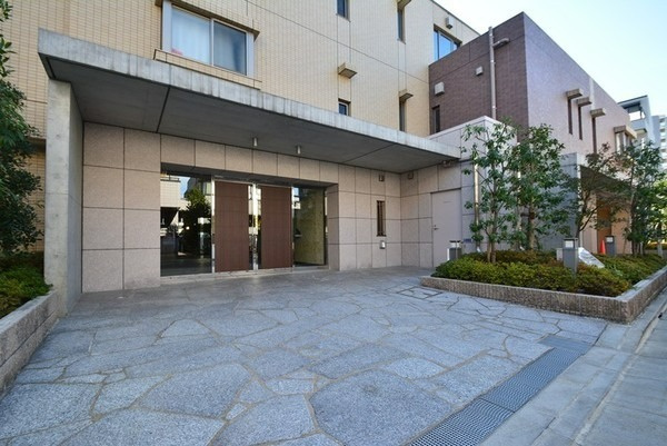 メゾンカルム西新宿のエントランス