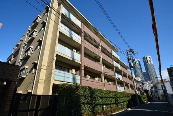 メゾンカルム西新宿の外観