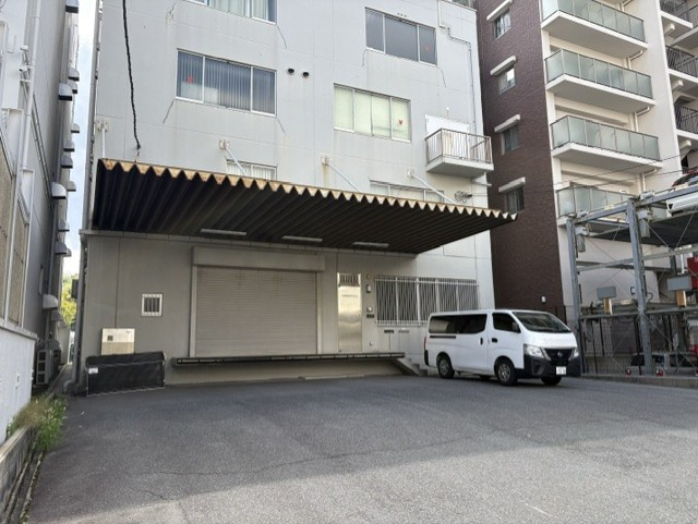 三和理研ビルの駐車場