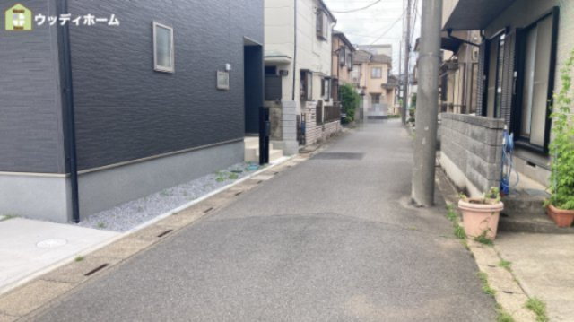 越谷市宮本町4丁目　新築一戸建ての前面道路含む現地写真