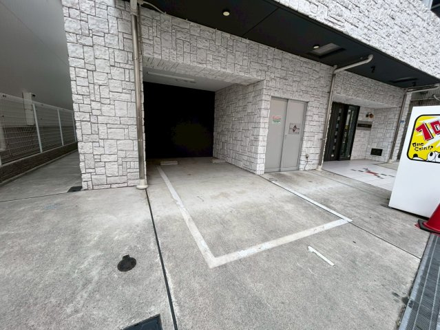 City Lux Nambaの駐車場