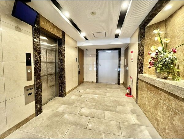 RAFFLE CHIHAYAのエントランス