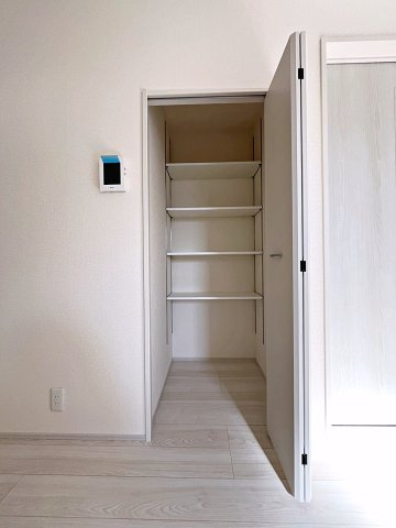 新築戸建・新築建売　福島市大森・太平寺　杉妻小・福島第一中の収納|リビング収納は日用品や防災グッズなどの保管に便利です！