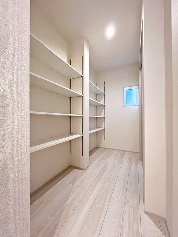 新築戸建・新築建売　福島市大森・太平寺　杉妻小・福島第一中の収納|大容量のパントリーは食品や日用品、防災グッズなどの保管に便利です！