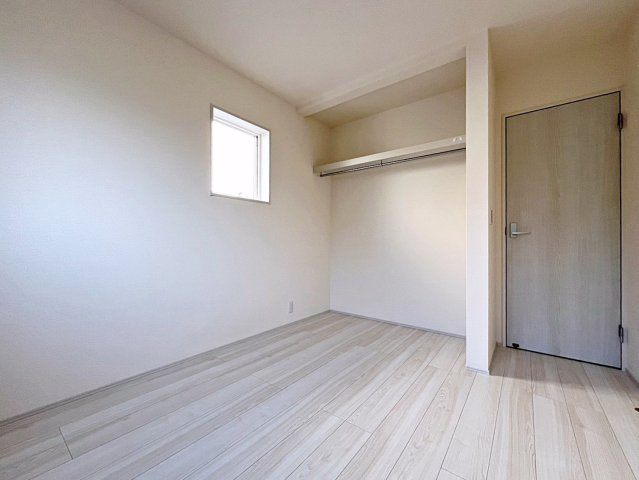 新築戸建・新築建売　福島市大森・太平寺　杉妻小・福島第一中の洋室|収納には扉がない「見せる収納」で出し入れがスムーズです！