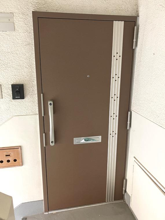 洋光台南第二団地６街区２０号棟のエントランス