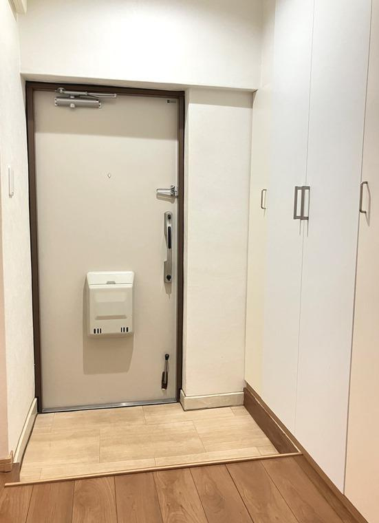 洋光台南第二団地６街区２０号棟の玄関