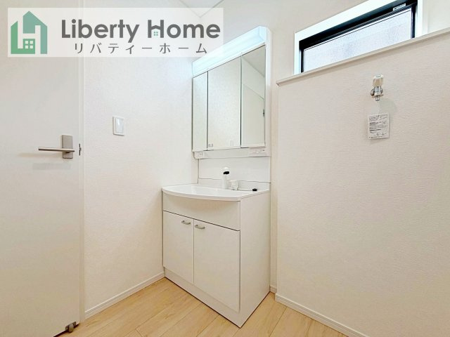つくば市高見原第17　新築戸建　3号棟の独立洗面台