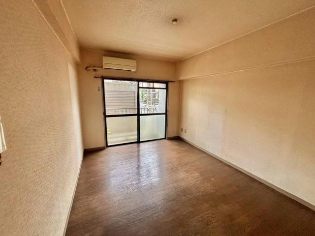 エレーヴ新在家の居間・リビング