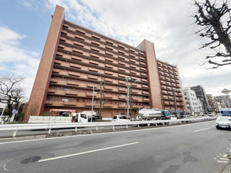 【外観】 | 外観と前面道路の様子。～即日のご見学可能～　お問合せはお気軽にどうぞ。