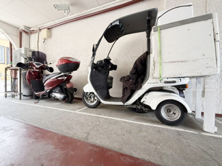 【駐車場】 | バイク置き場。空き区画の有無や駐輪料金、サイズおよび排気量規定などについては、改めてお問い合わせください。～即日のご見学可能～　お問合せはお気軽にどうぞ。
