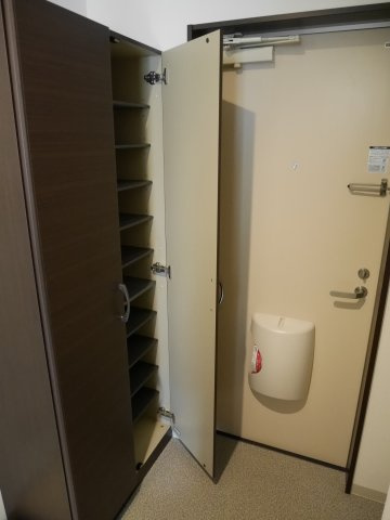 セレーノ篠山　Ａ棟の玄関
