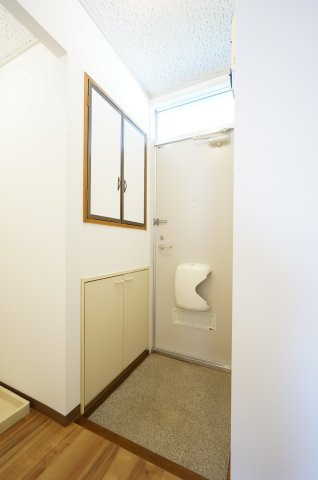 メゾン・コスモの玄関|ご見学・ご契約時の送迎可能！