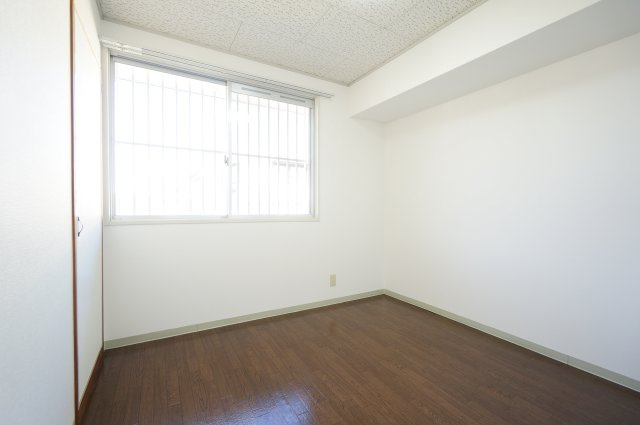 メゾン・コスモの洋室|詳細、ご不明点等、お気軽にご連絡ください！
※すべて反転タイプのお写真です