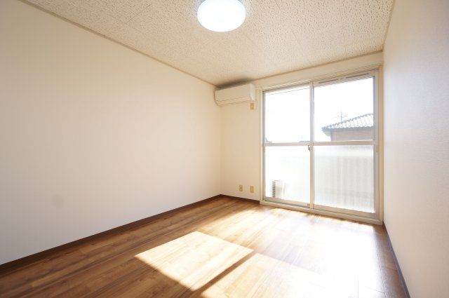 メゾン・コスモの居間・リビング|お電話でのご予約がスムーズです！