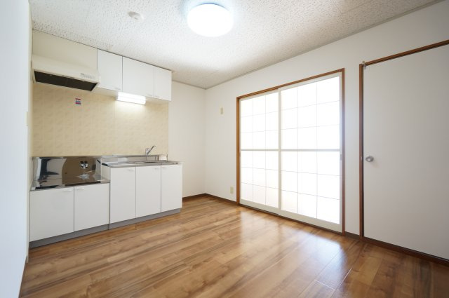 メゾン・コスモの居間・リビング|当日の見学大歓迎！
※すべて反転タイプのお写真です