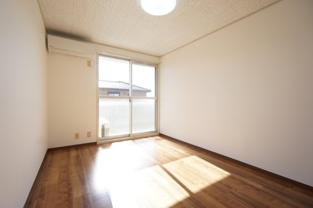 メゾン・コスモの洋室|詳細、ご不明点等、お気軽にご連絡ください！