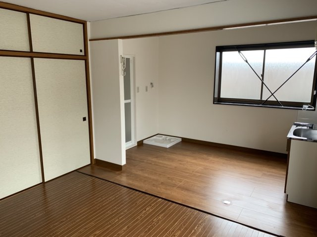 畑中ビルの洋室