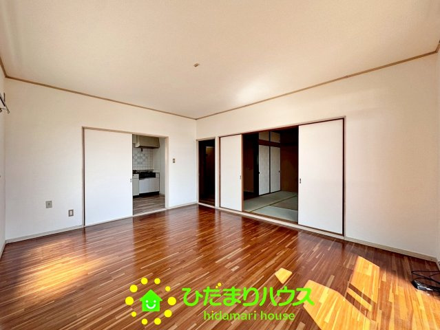 加須市向古河　中古一戸建ての居間・リビング