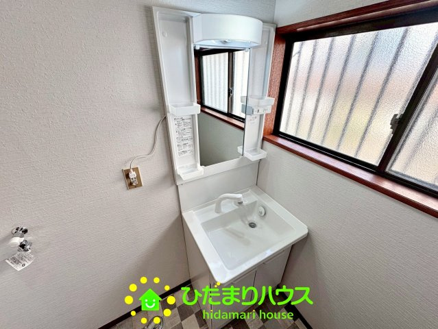 加須市向古河　中古一戸建ての独立洗面台