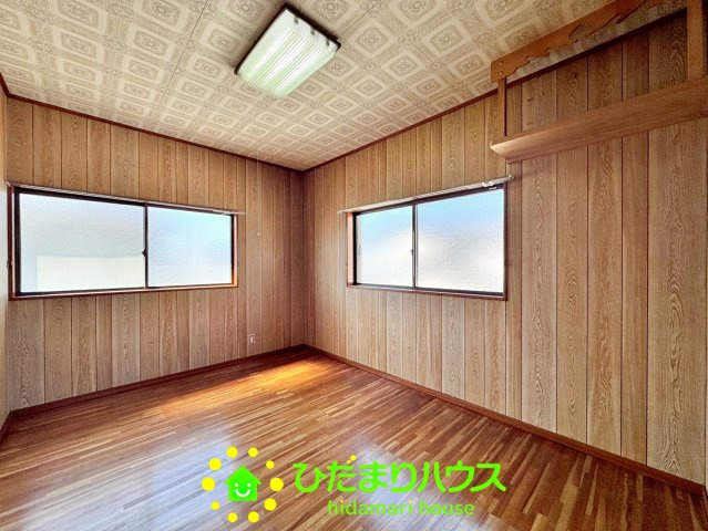 加須市向古河　中古一戸建ての洋室