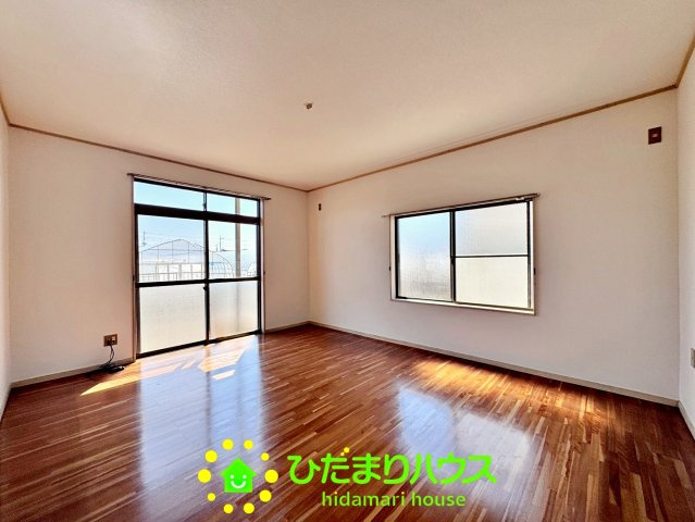 加須市向古河　中古一戸建ての居間・リビング