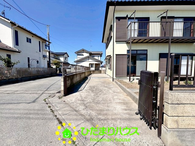 加須市向古河　中古一戸建ての駐車場