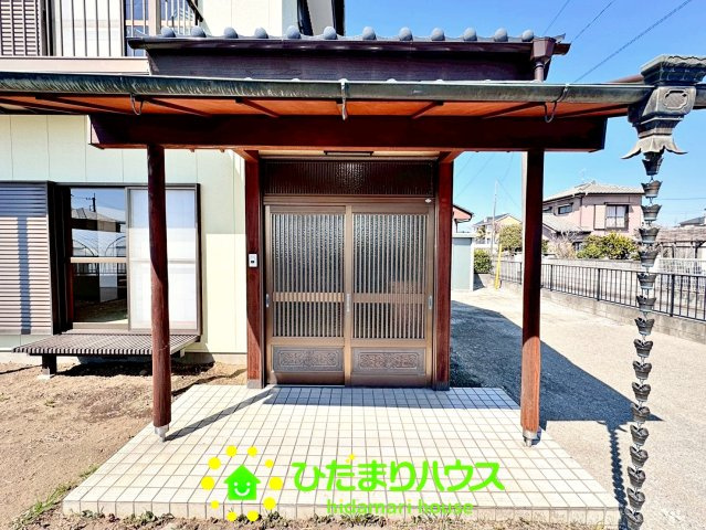 加須市向古河　中古一戸建ての玄関