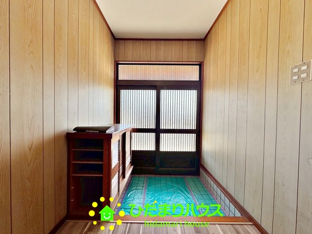 加須市向古河　中古一戸建ての玄関