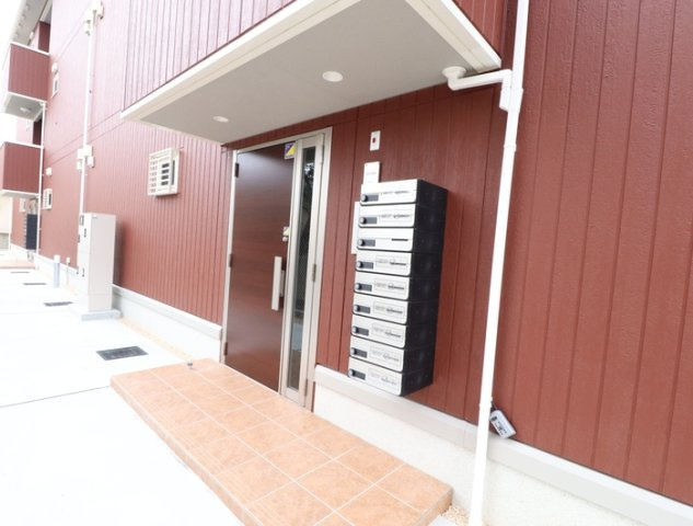 熊本市中央区出水６丁目のアパートのエントランス