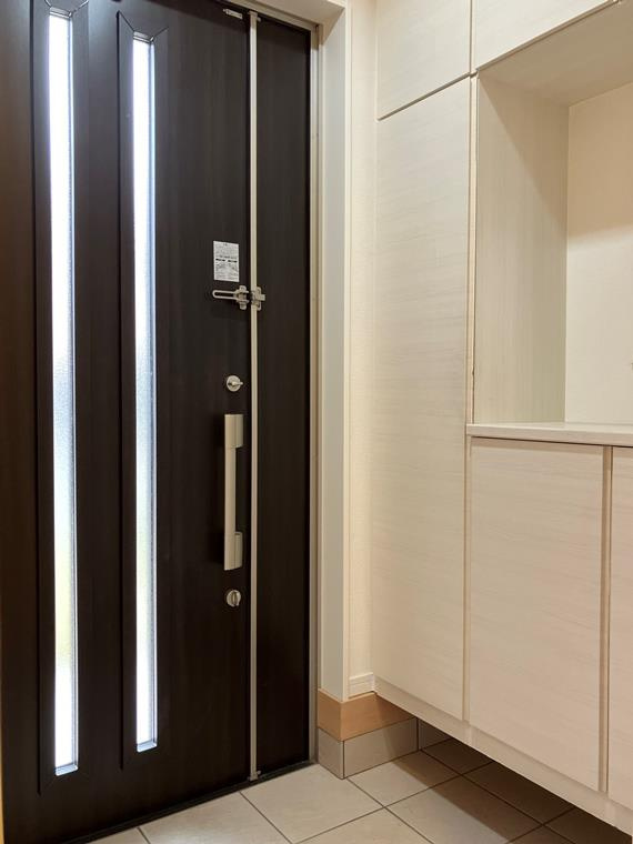 たちばな台戸建の玄関