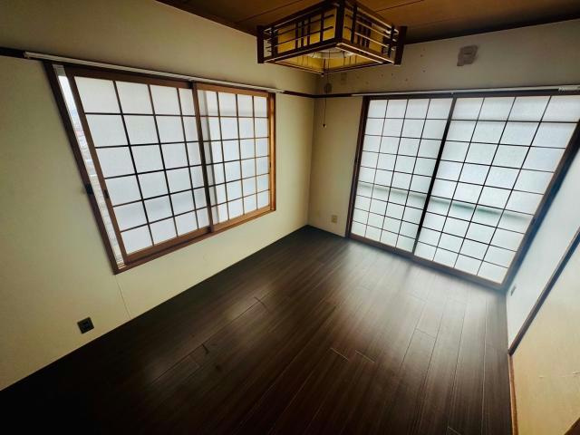 西新在家マンションの洋室