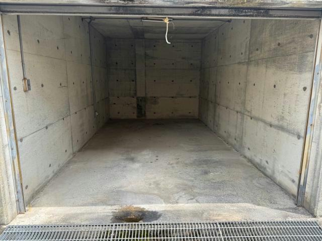 西新在家マンションの駐車場