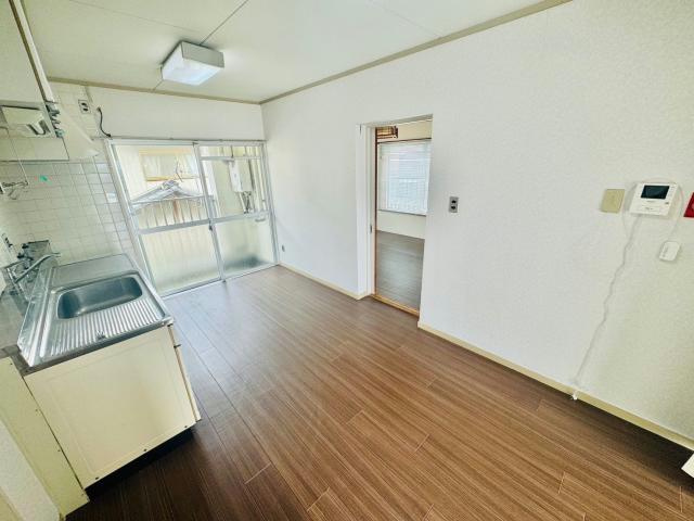 西新在家マンションの居間・リビング