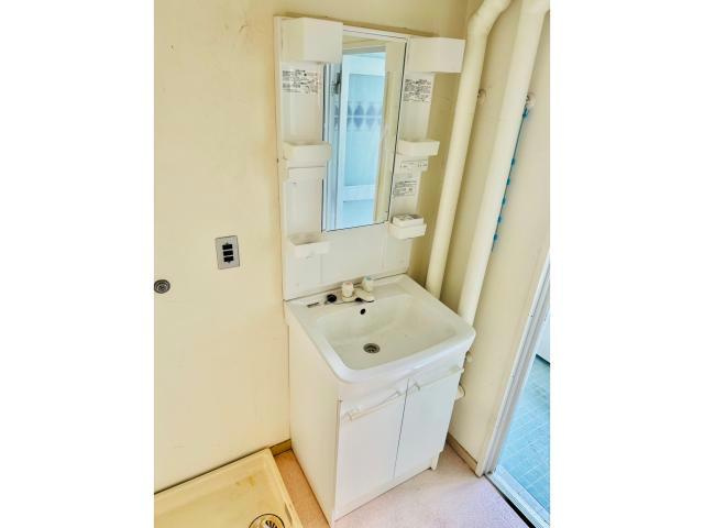 西新在家マンションの洗面所