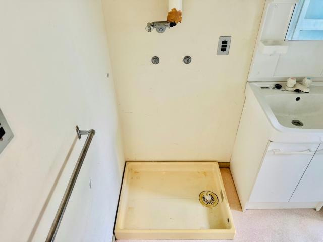 西新在家マンションの洗面所