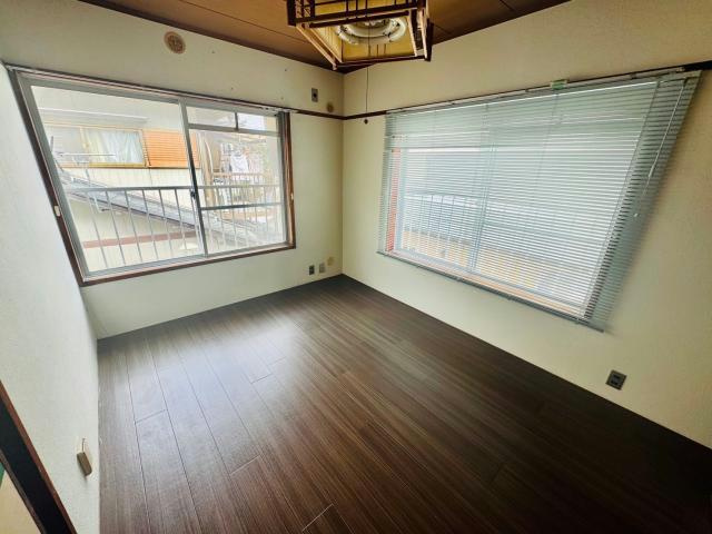 西新在家マンションの洋室