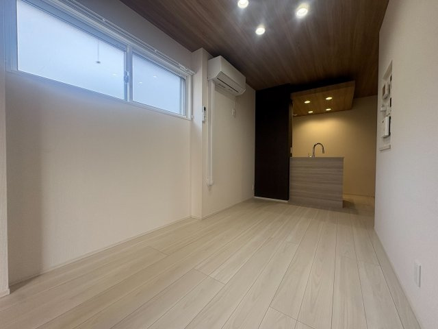 稲城市大丸のアパートの居間・リビング