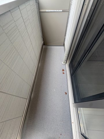 稲城市大丸のアパートのバルコニー