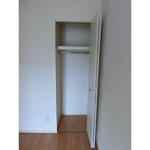 ピエス綱島の収納|ハンガーラック付きで楽々収納♪