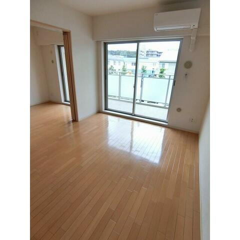 ピエス綱島の寝室|広々とした洋室♪